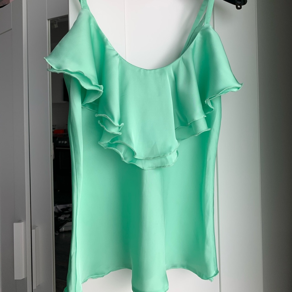 MOVING SALE 🔥 NWOT top